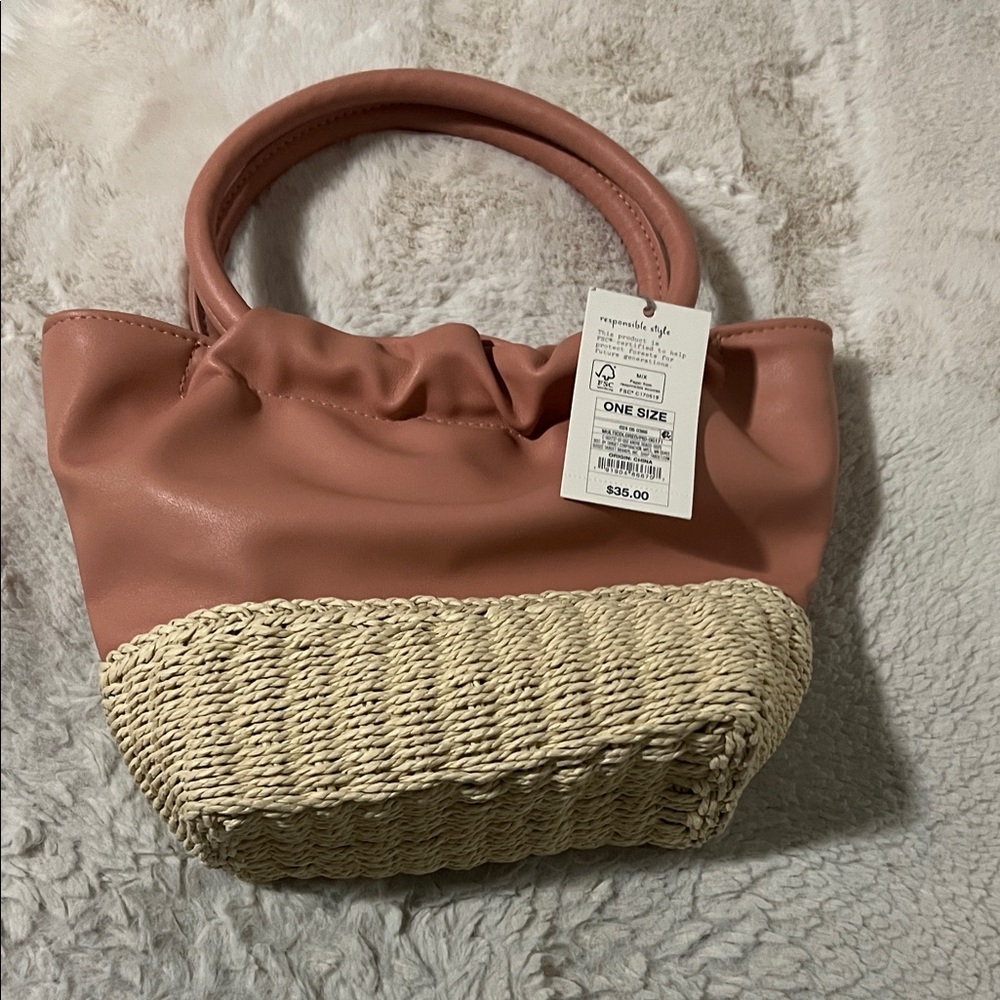 Universal Thread Coral and Beige Tote